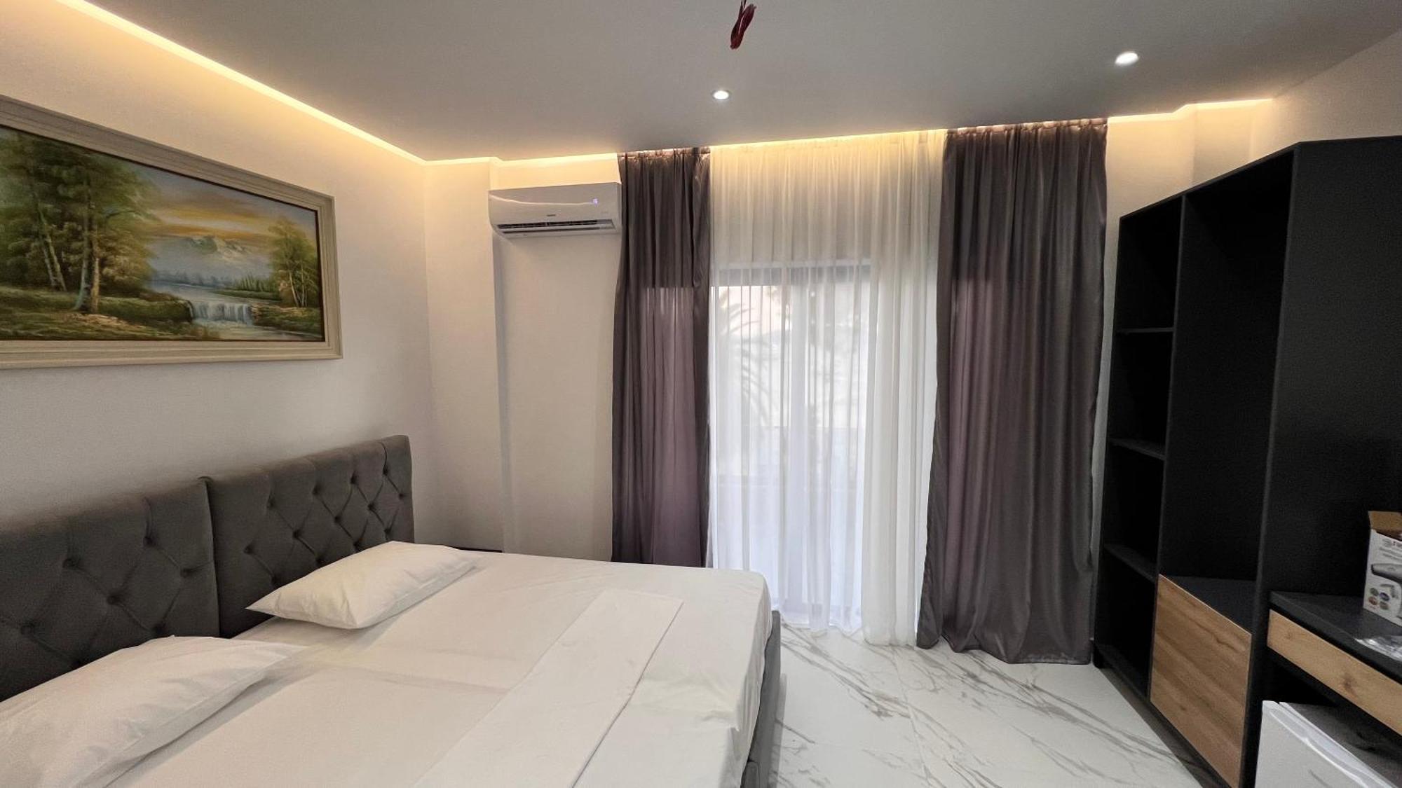 Lezet Hotel Sarande Bagian luar foto