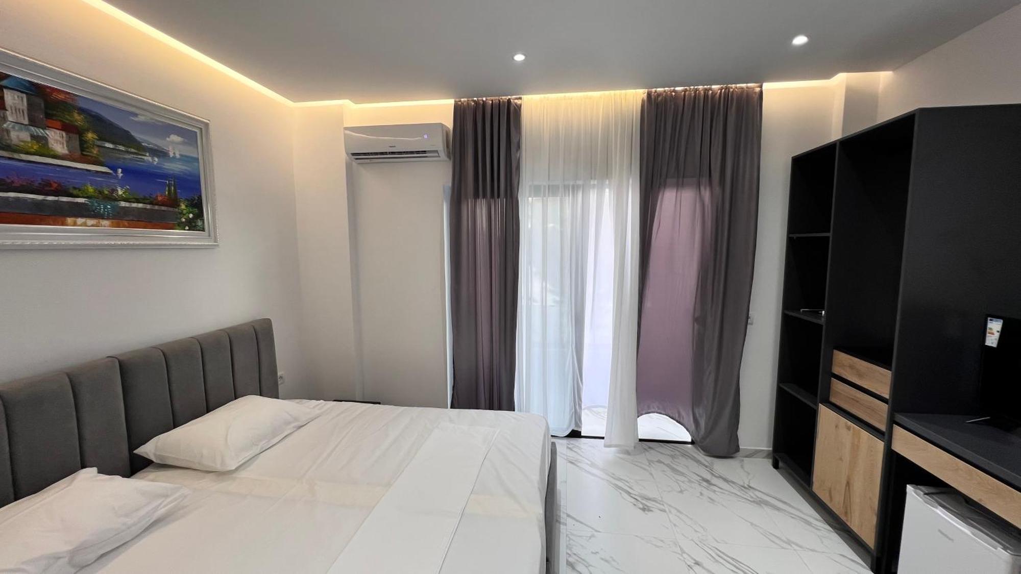 Lezet Hotel Sarande Bagian luar foto