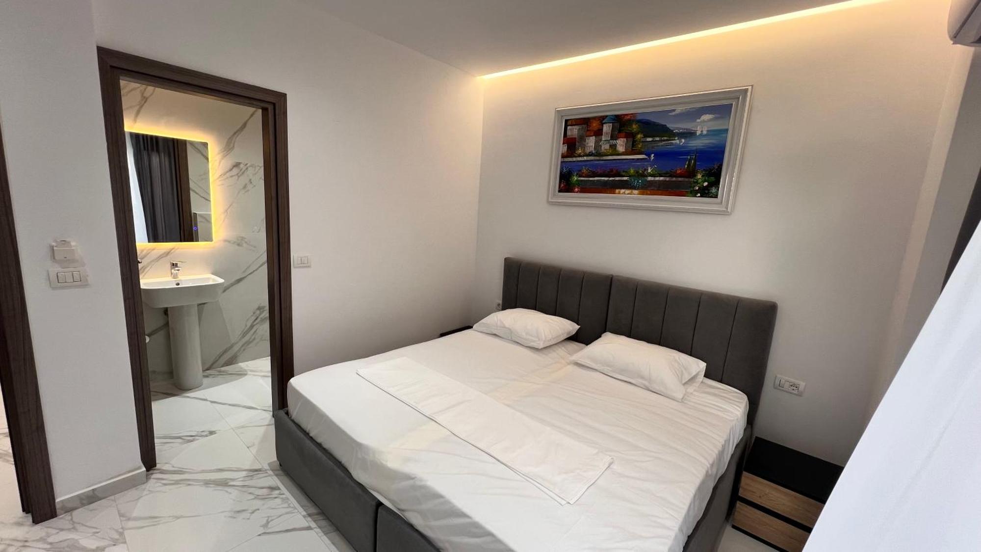 Lezet Hotel Sarande Bagian luar foto