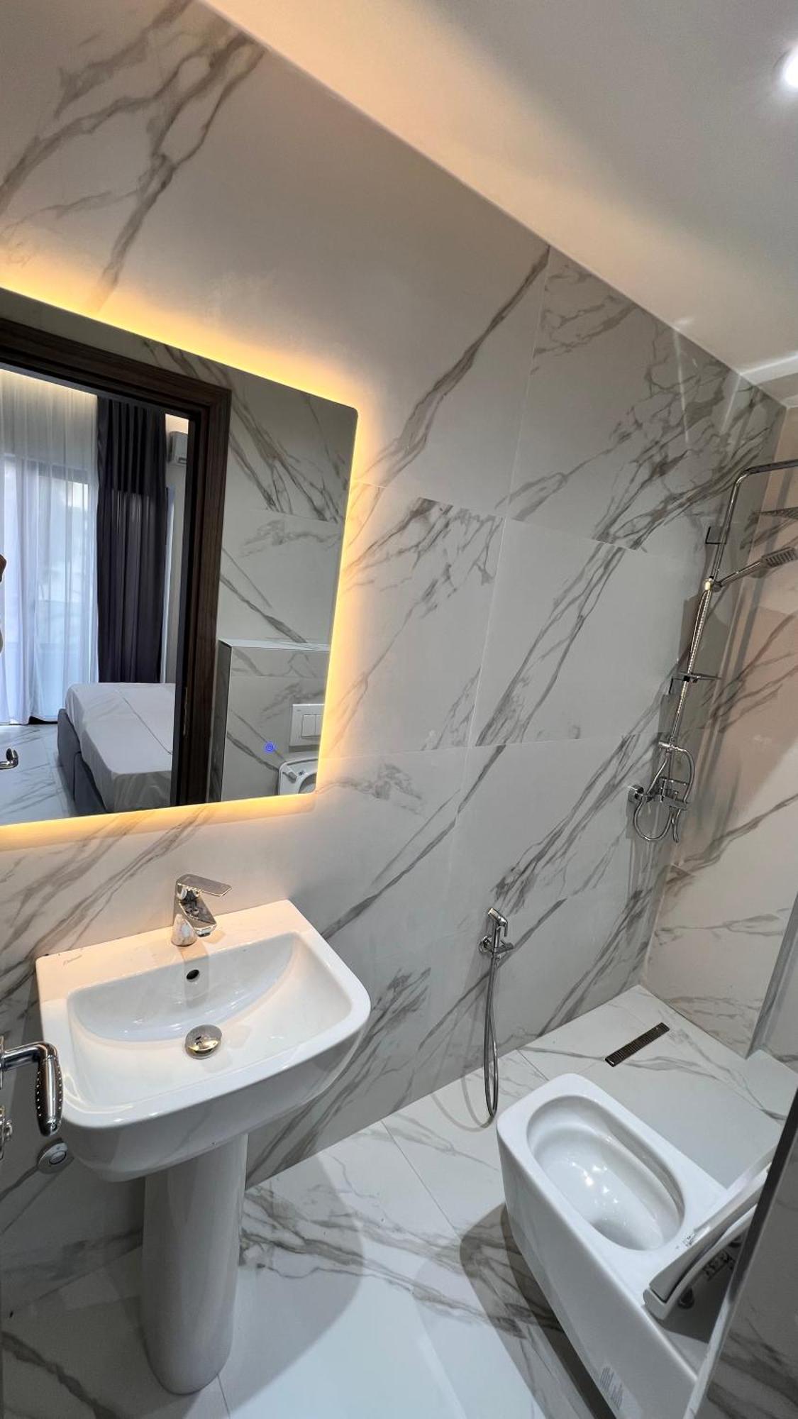 Lezet Hotel Sarande Bagian luar foto