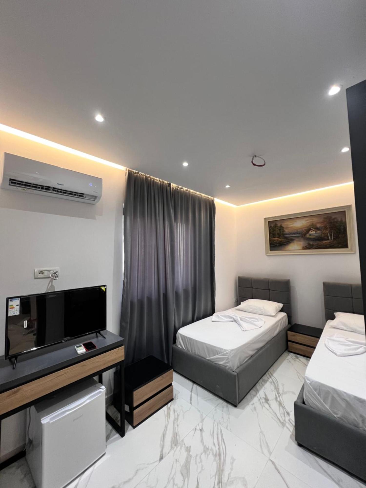 Lezet Hotel Sarande Bagian luar foto