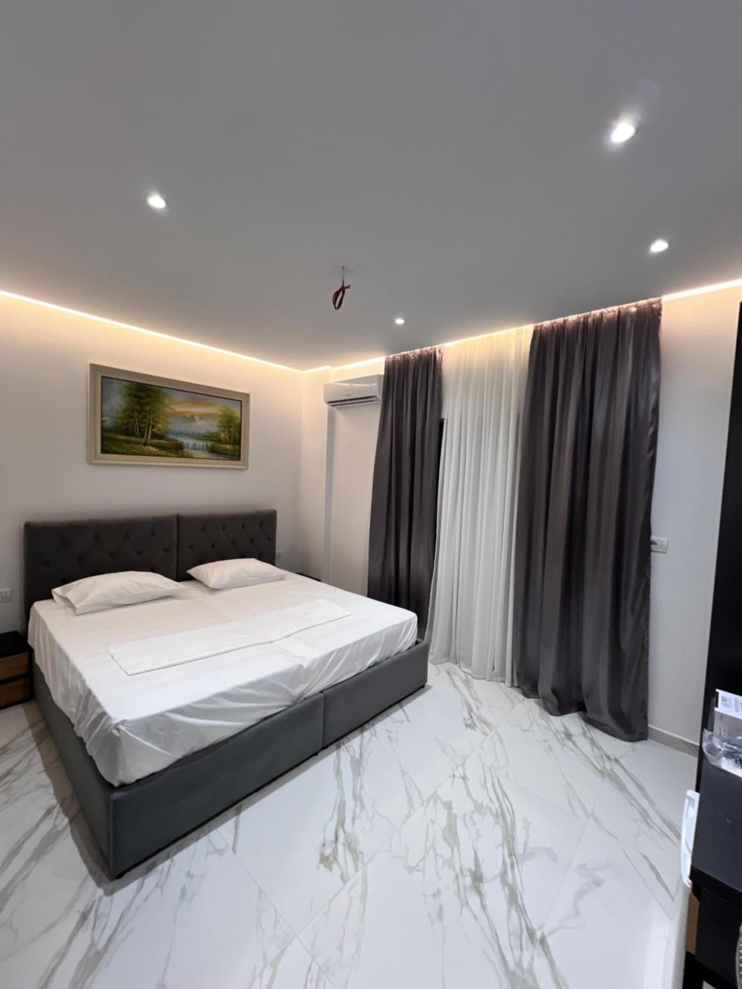 Lezet Hotel Sarande Bagian luar foto