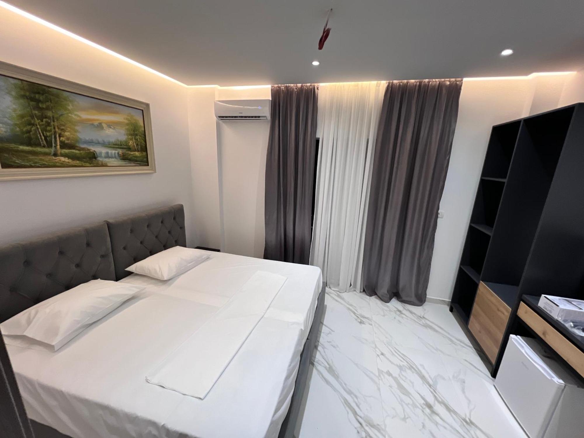 Lezet Hotel Sarande Bagian luar foto